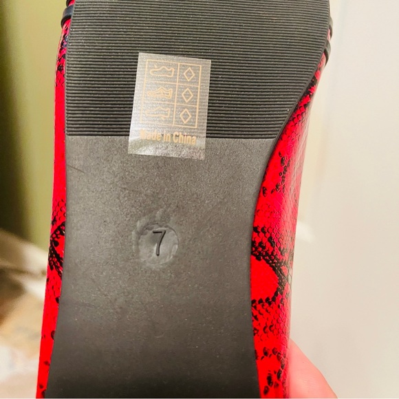🐦‍🔥NWOB Frisky Kalita Rose Snake Print Red/Black Loafers/Flats! - Picture 4 of 15